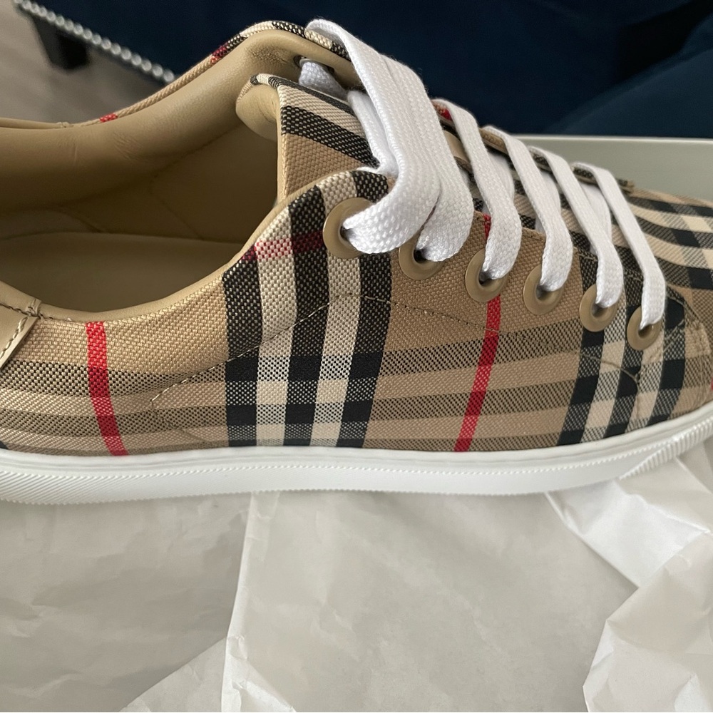 Burberry Shoe Box - Picture 3 of 7